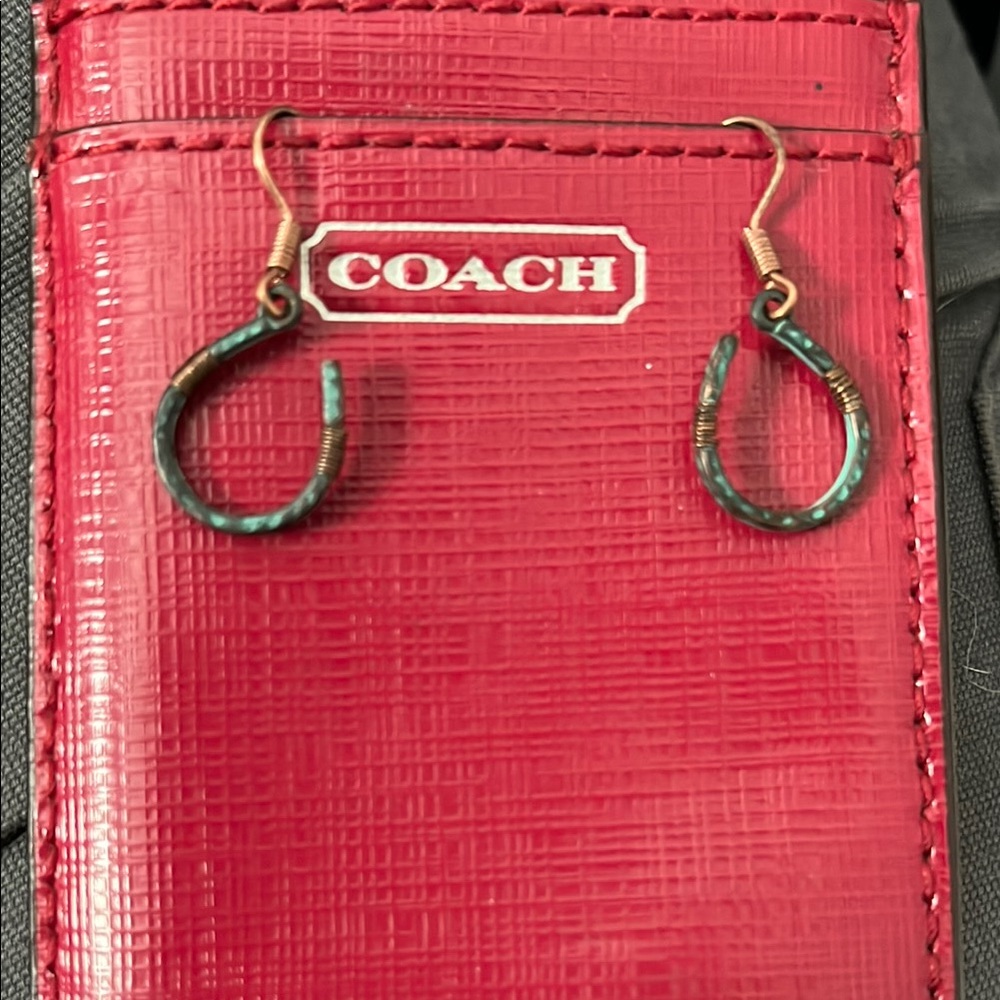 Horse shoe dangle earring copper & turquoise